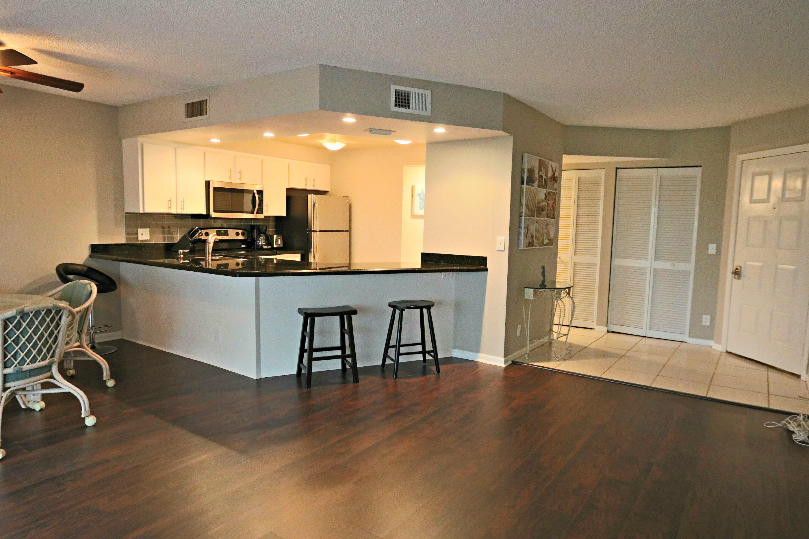 1605 Highway 1, Unit E402 Jupiter, FL 33477 - Photo 3 of 34 Living Area
