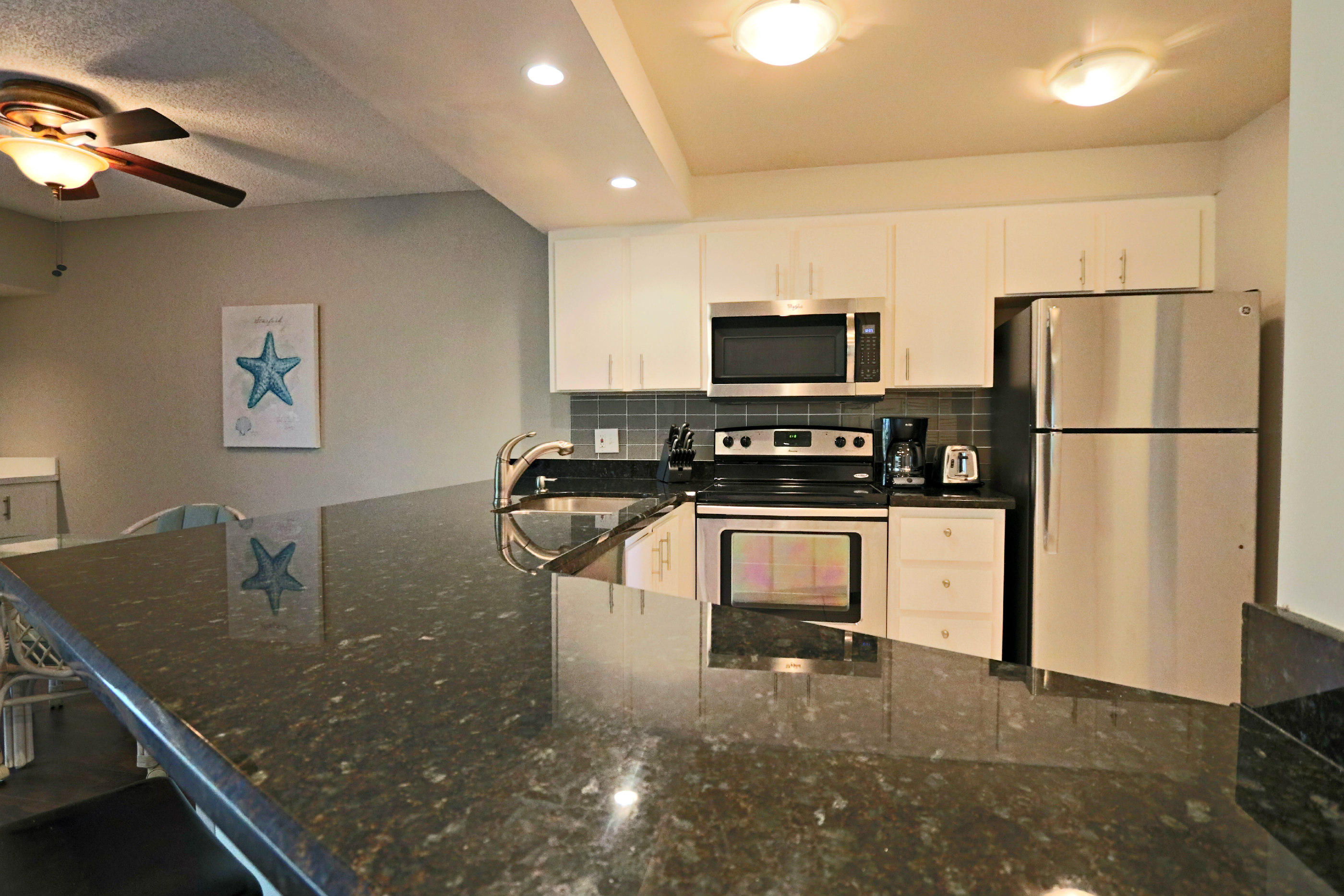1605 Highway 1, Unit E402 Jupiter, FL 33477 - Photo 6 of 34 Kitchen