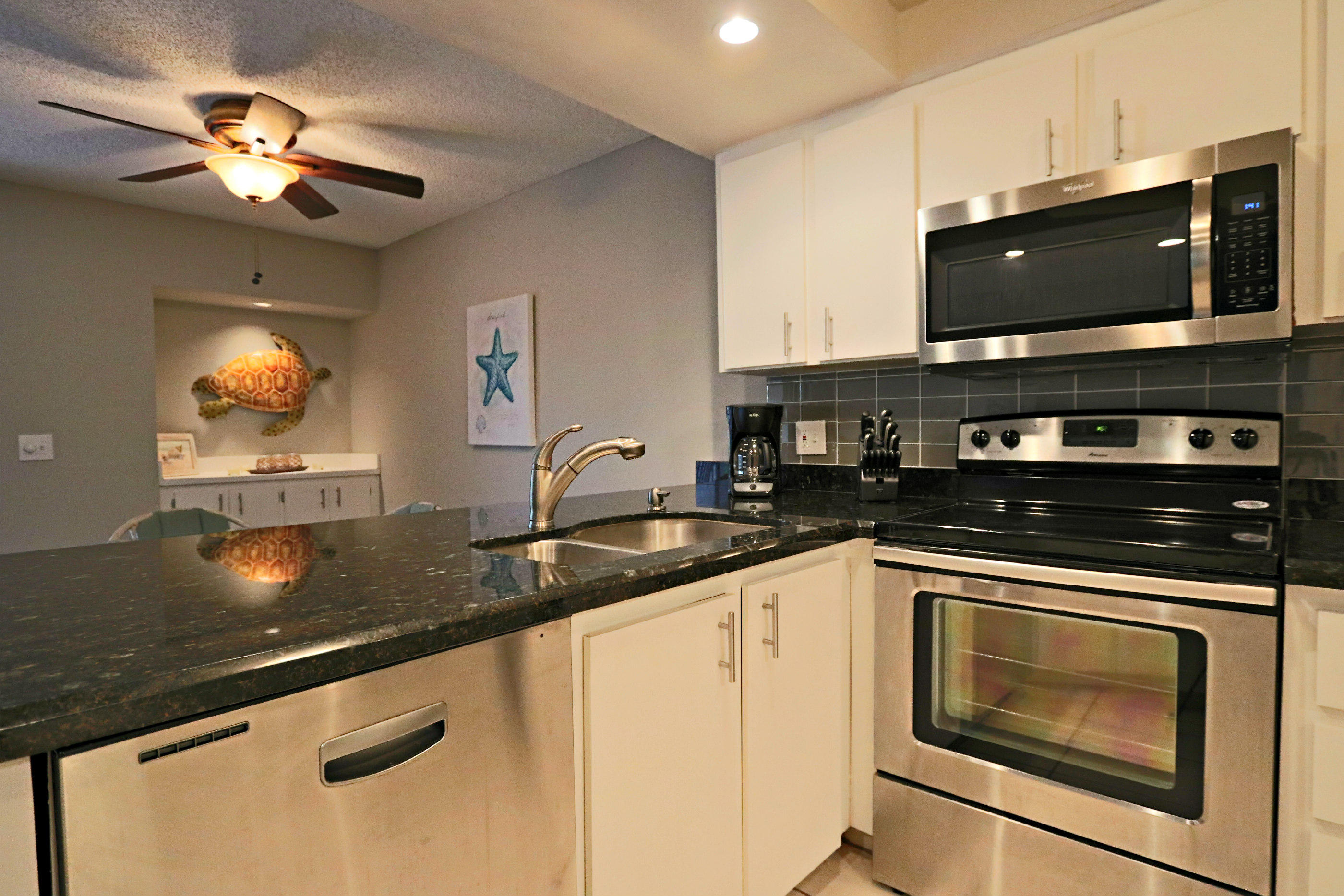 1605 Highway 1, Unit E402 Jupiter, FL 33477 - Photo 10 of 34 Kitchen