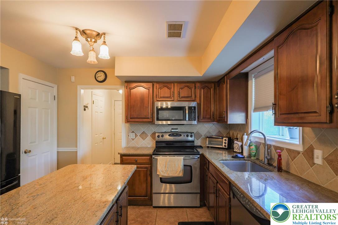 3657 Gramercy Place Bethlehem, PA 18020 - Photo 21 of 86 a kitchen with a stove a sink and a refrigerator