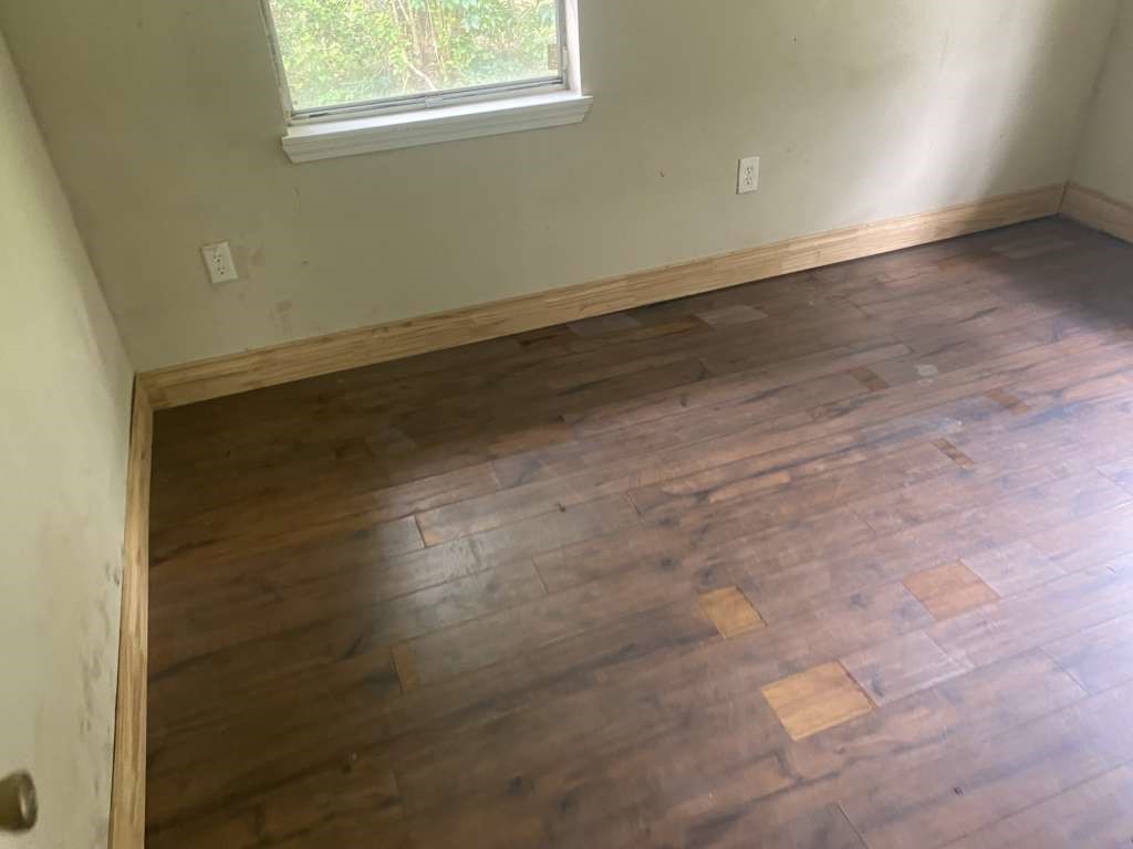 503 Willow Street Rosenberg, TX 77471 - Photo 5 of 11 an empty room with a window