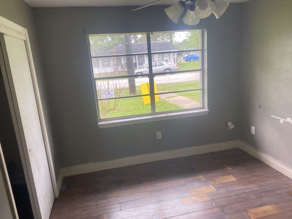 503 Willow Street Rosenberg, TX 77471 - Photo 7 of 11 a view of an empty room with a window