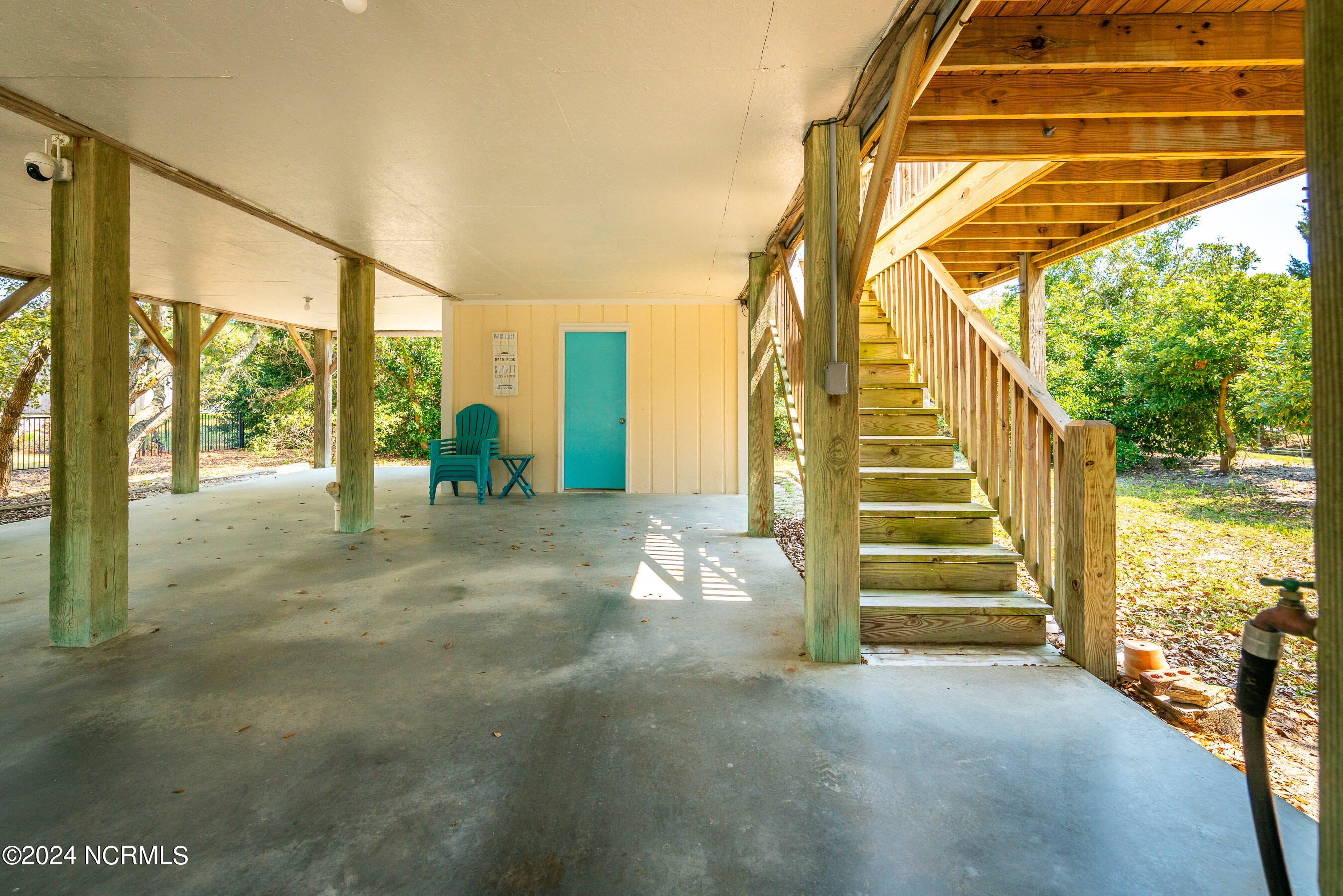 106 Robin Street Emerald Isle, NC 28594 - Photo 12 of 46 20240403 MLS A_Harris 106 Robin St Emera