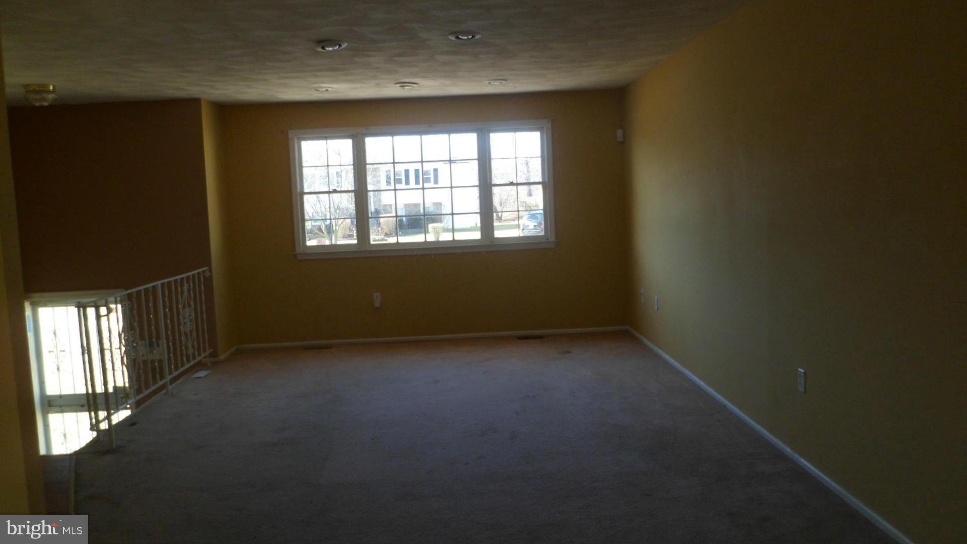 2002 Ode Road District Heights, MD 20747 - Photo 14 of 18 Living Room