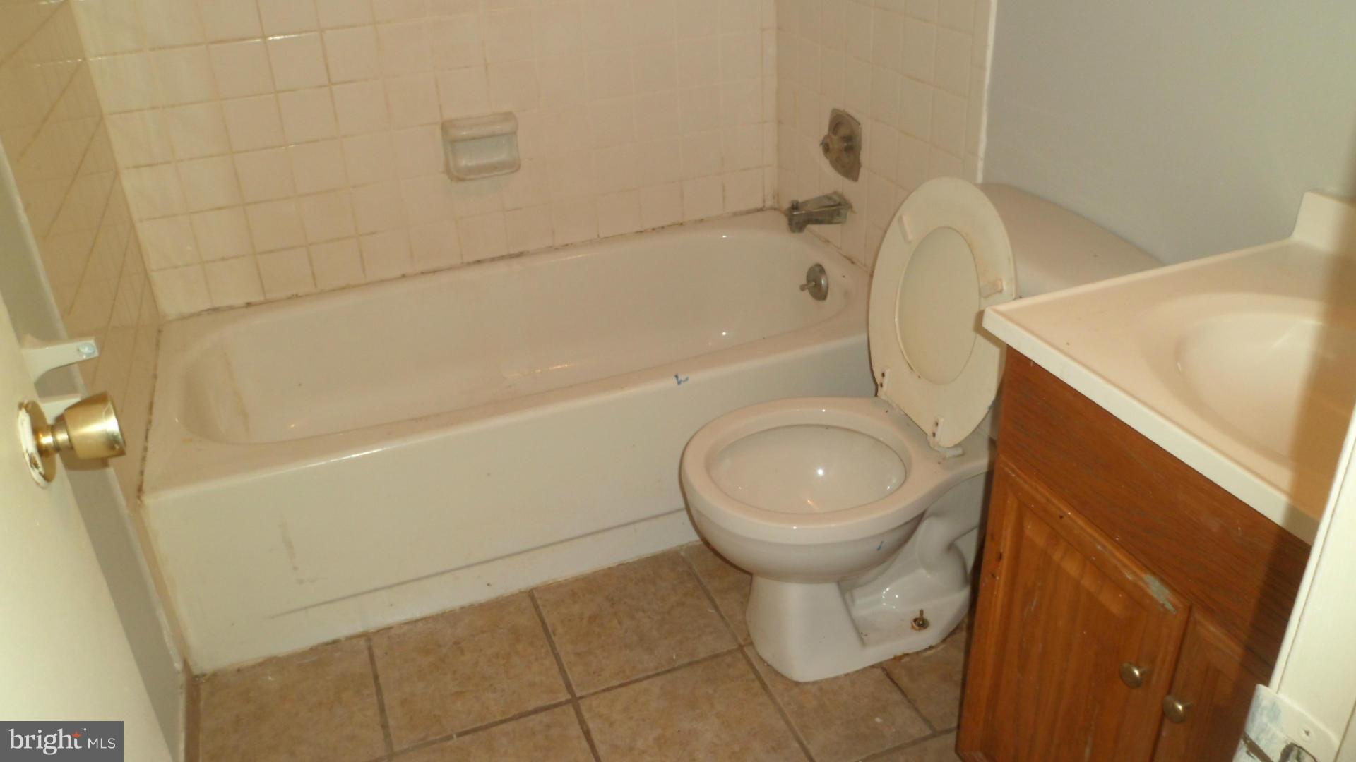 2002 Ode Road District Heights, MD 20747 - Photo 4 of 18 Main Level Full Bath