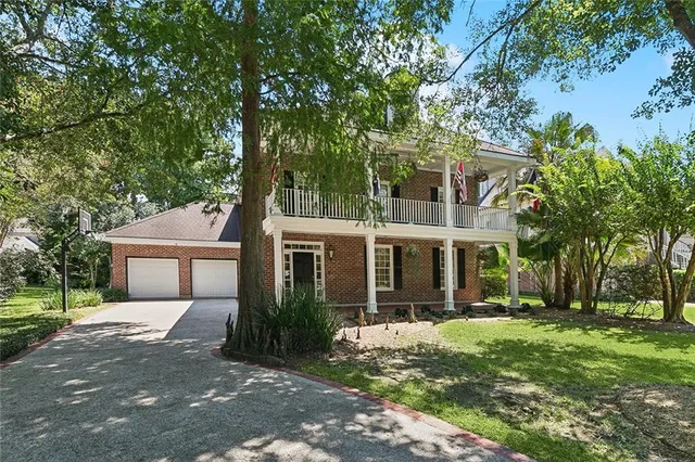 $535,000 | 4 Muirfield Place, New Orleans, LA 70131