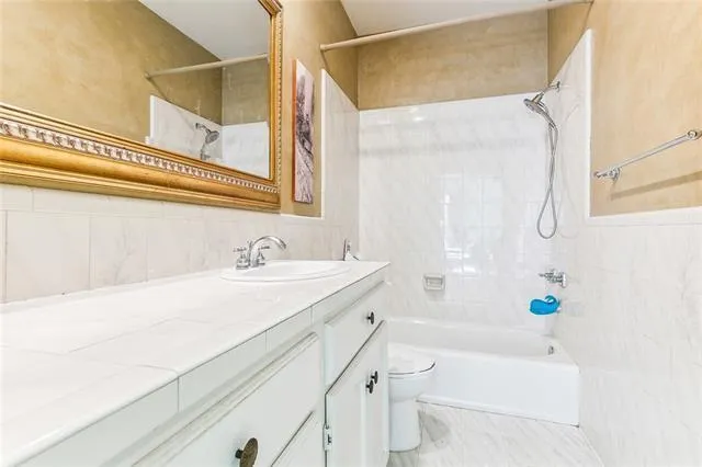 $535,000 | 4 Muirfield Place, New Orleans, LA 70131