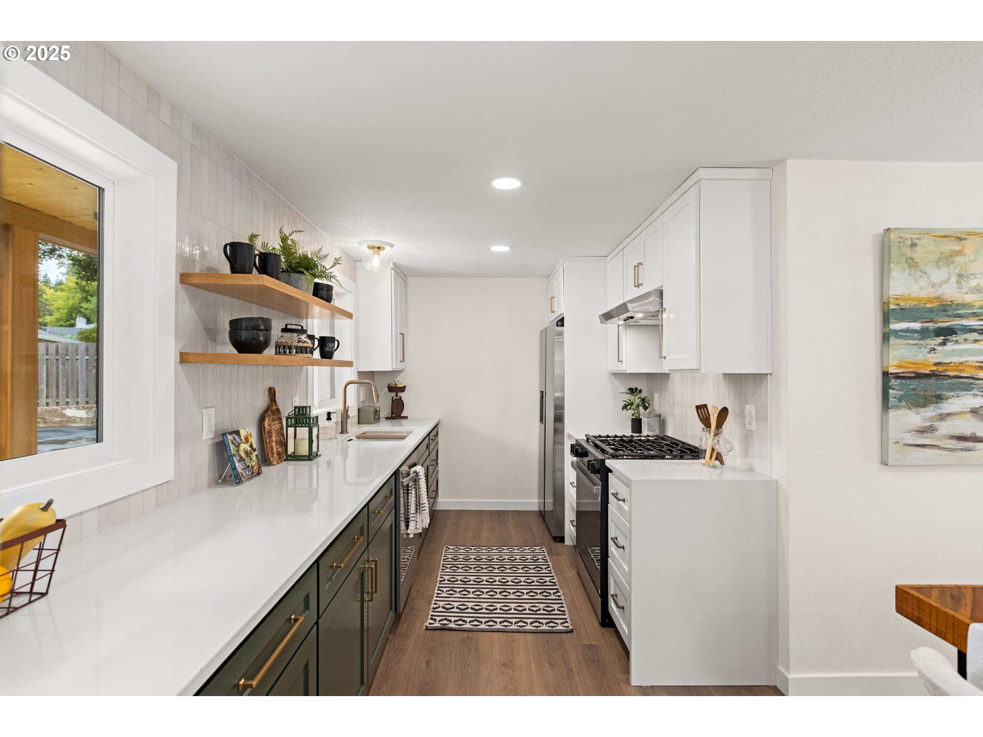 3825 Southwest Huber Street Portland, OR 97219 - Photo 12 of 48 Gallery Image 12