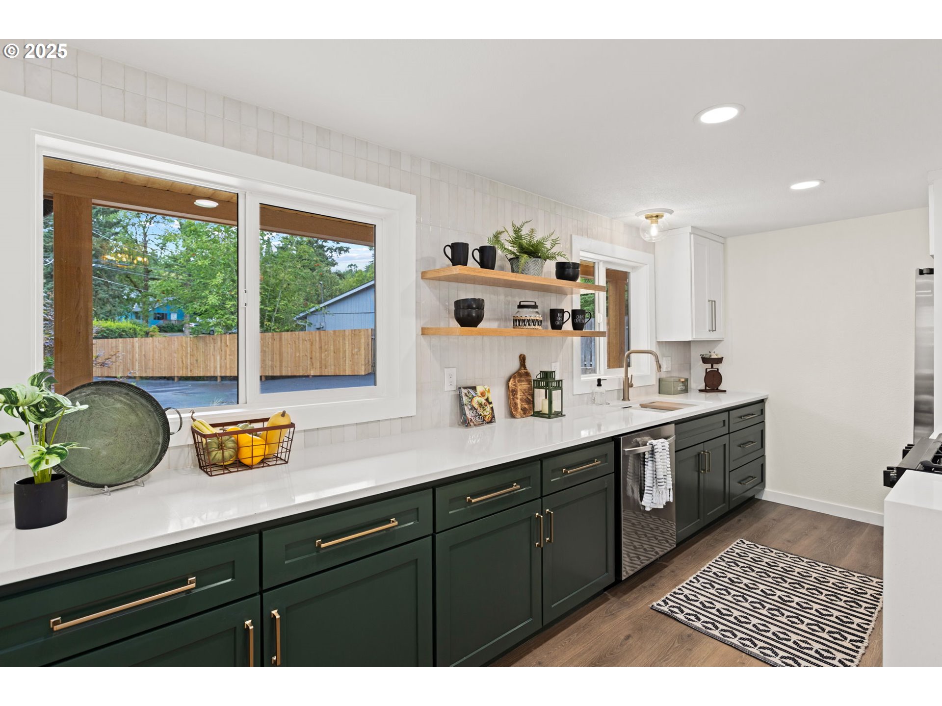 3825 Southwest Huber Street Portland, OR 97219 - Photo 13 of 48 Gallery Image 13