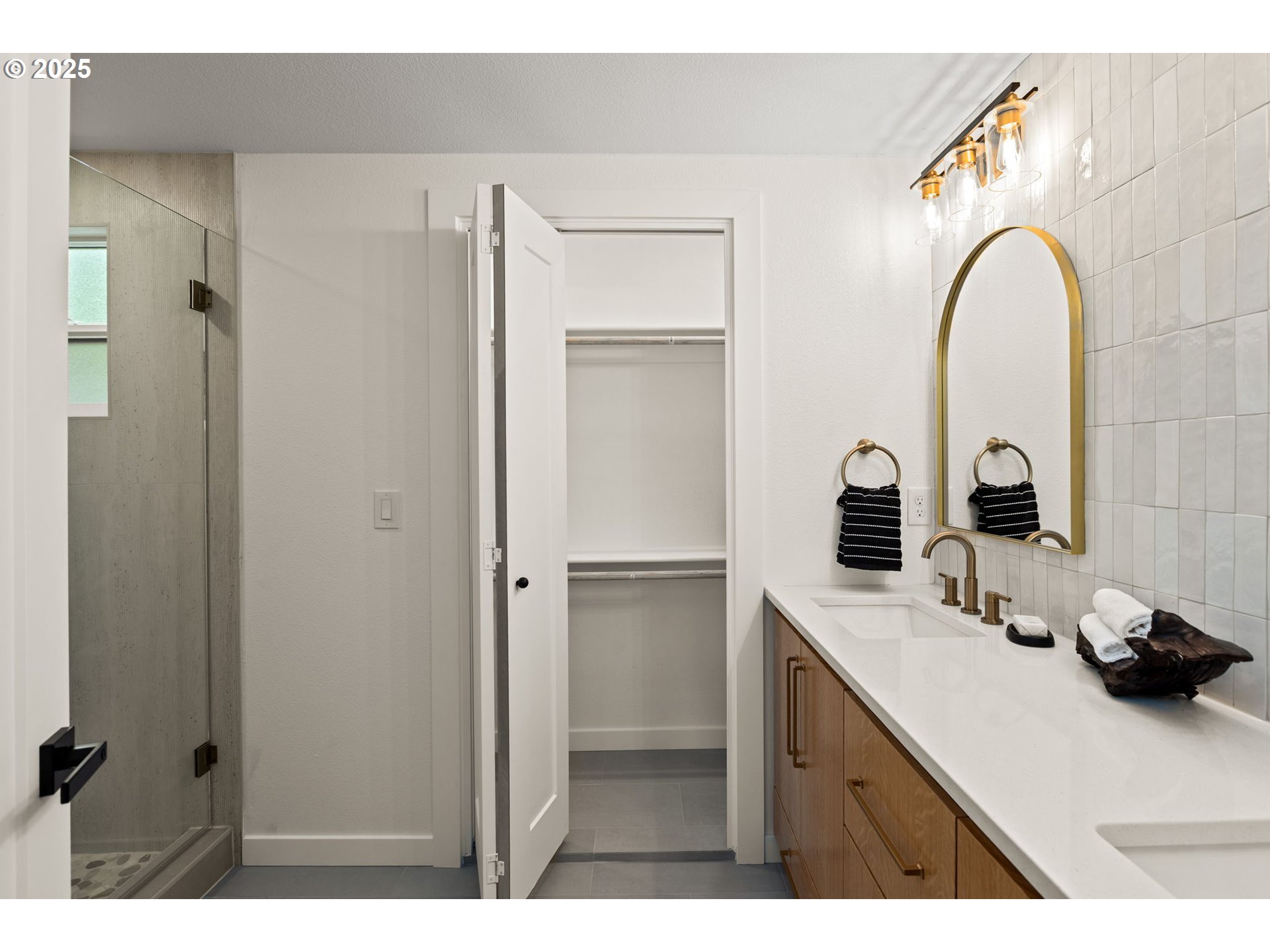 3825 Southwest Huber Street Portland, OR 97219 - Photo 23 of 48 Gallery Image 23