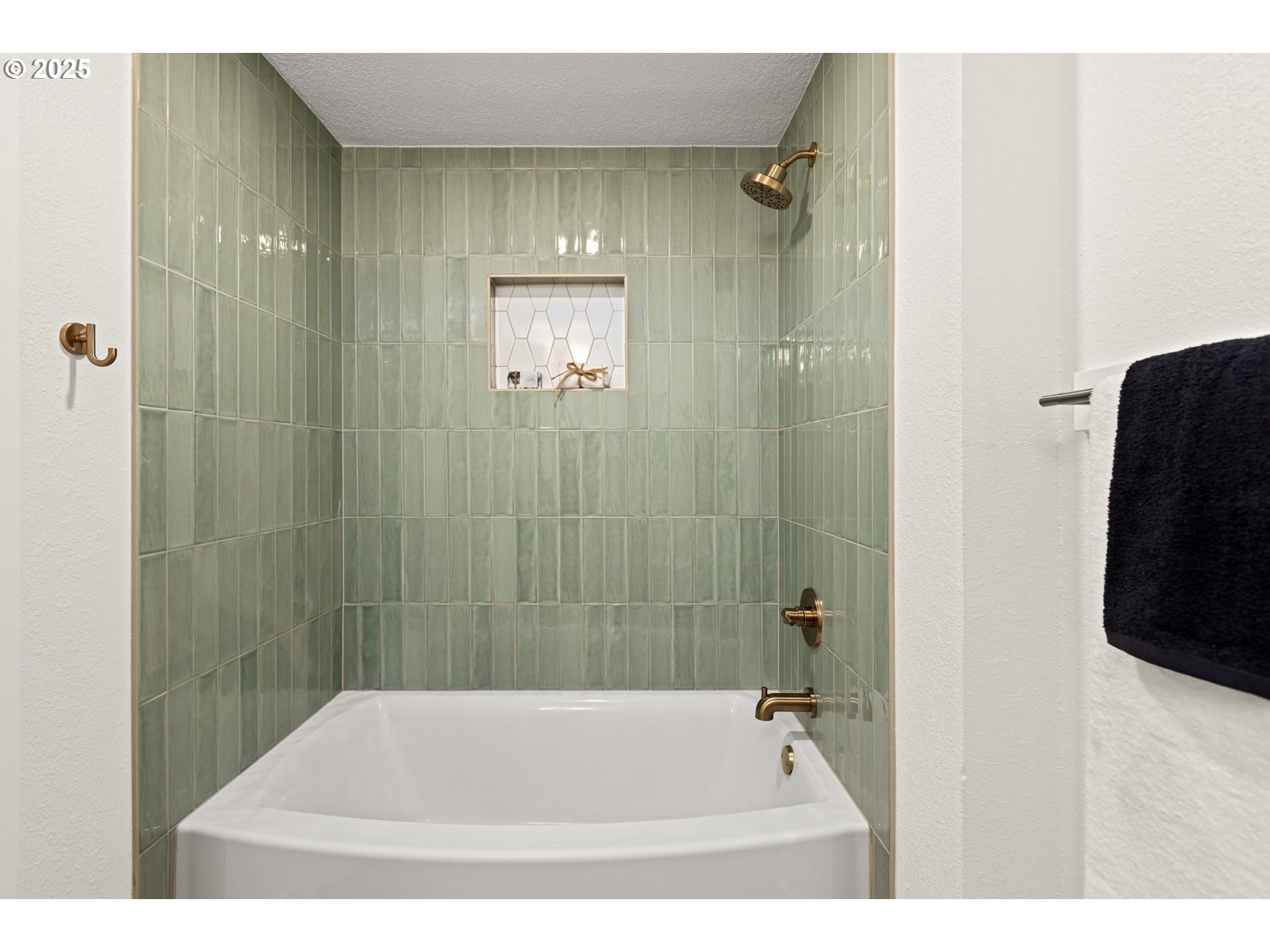 3825 Southwest Huber Street Portland, OR 97219 - Photo 27 of 48 Gallery Image 27
