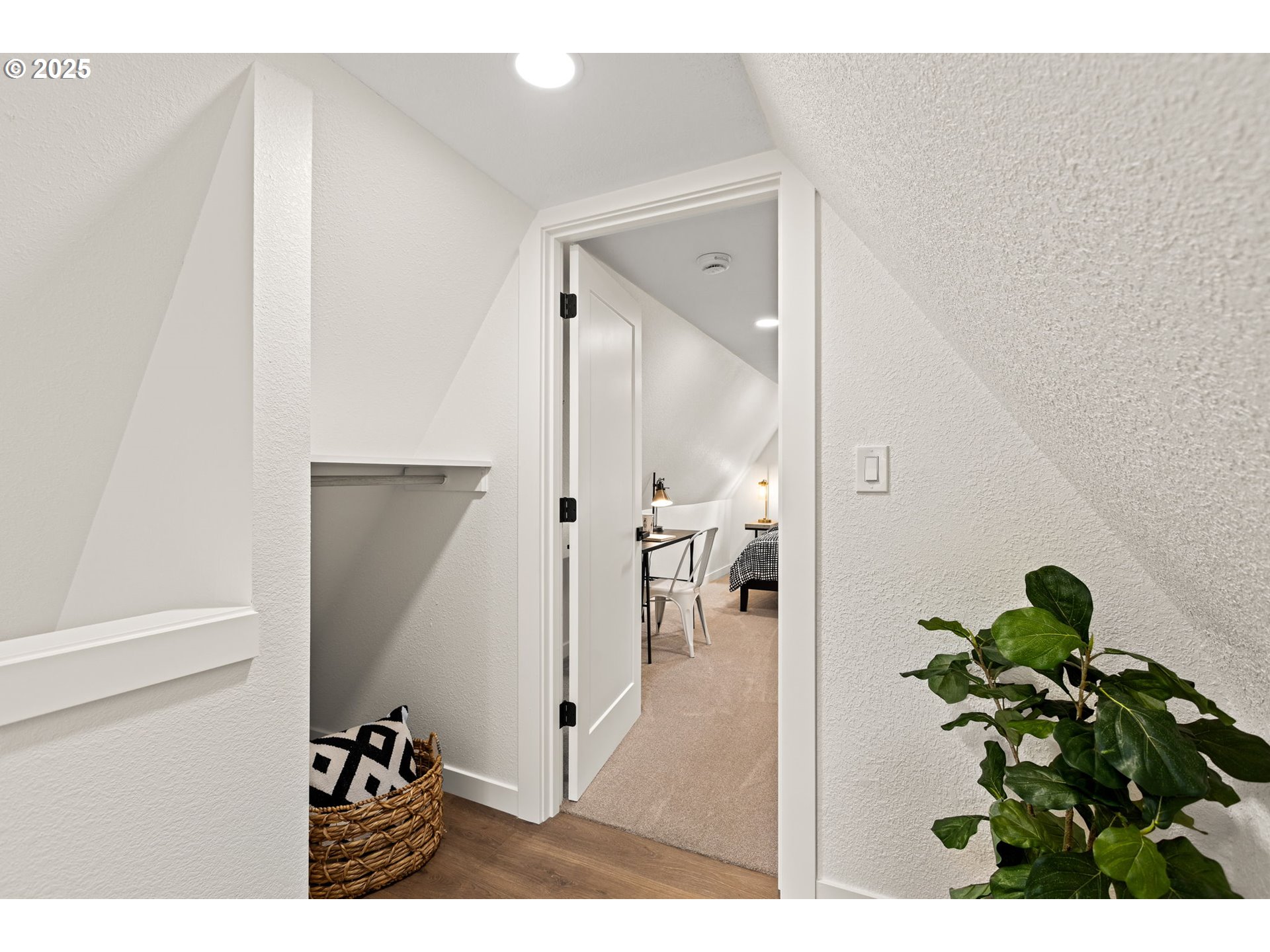 3825 Southwest Huber Street Portland, OR 97219 - Photo 28 of 48 Gallery Image 28