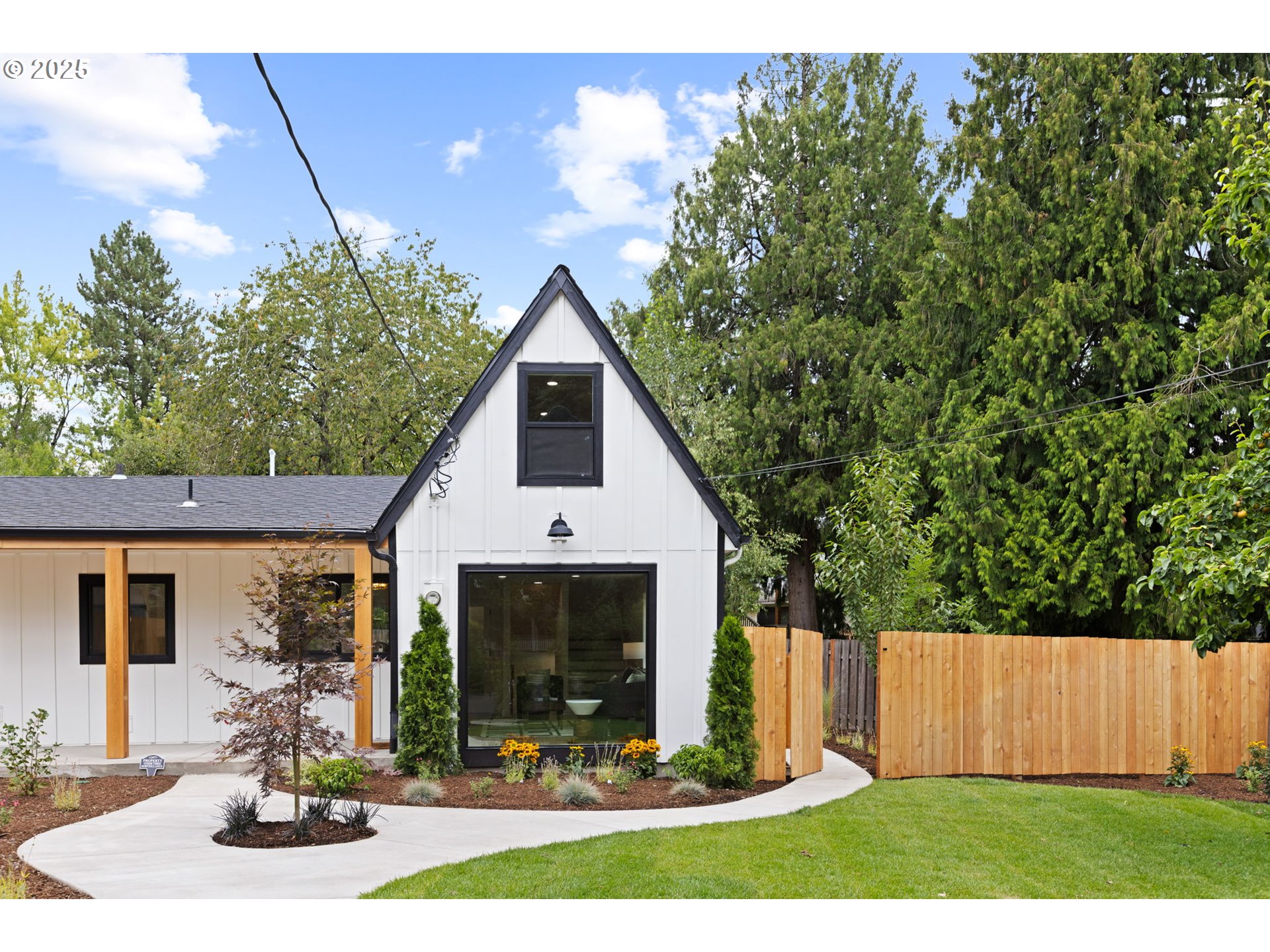 3825 Southwest Huber Street Portland, OR 97219 - Photo 3 of 48 Gallery Image 3