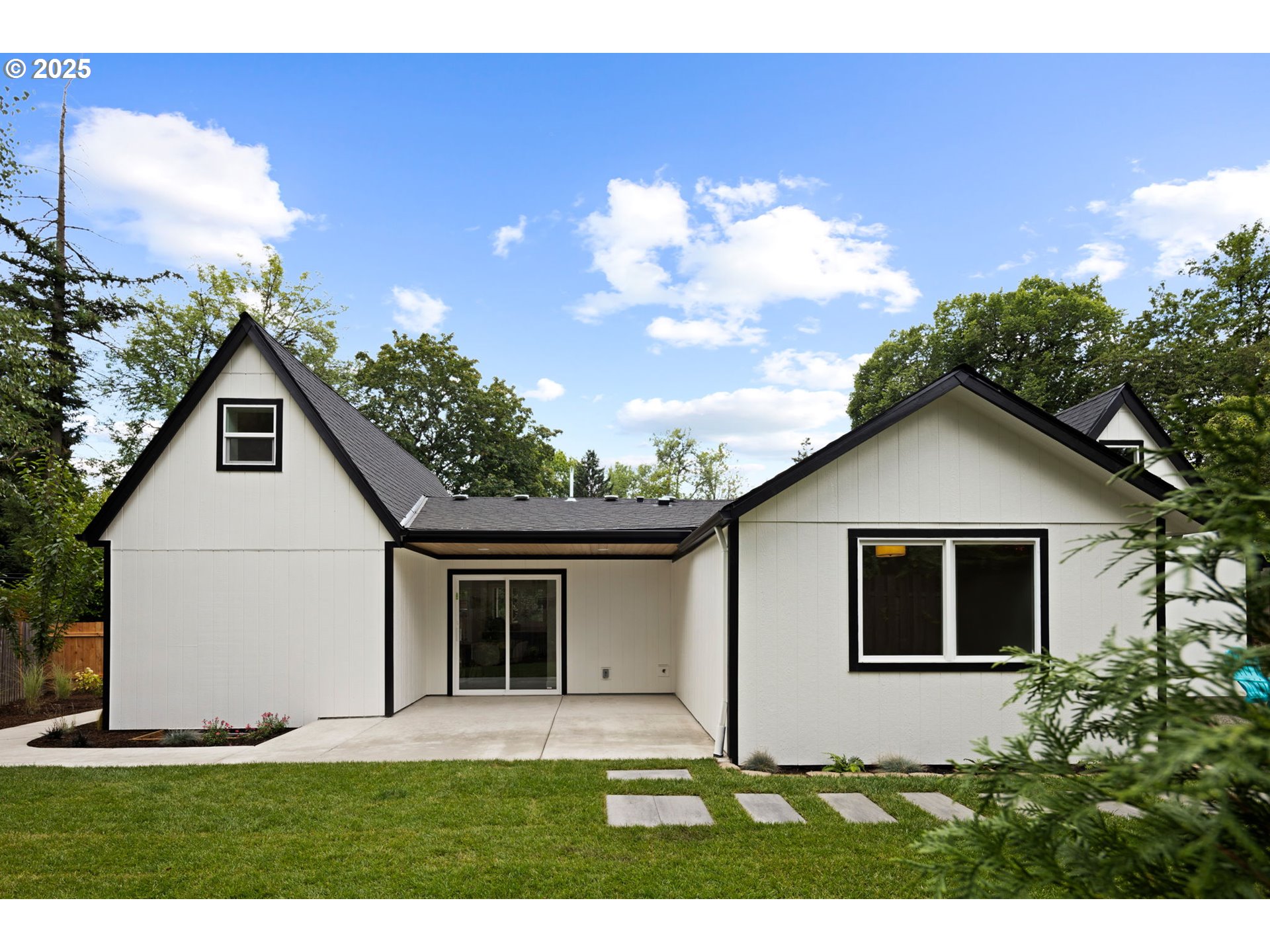 3825 Southwest Huber Street Portland, OR 97219 - Photo 36 of 48 Gallery Image 36