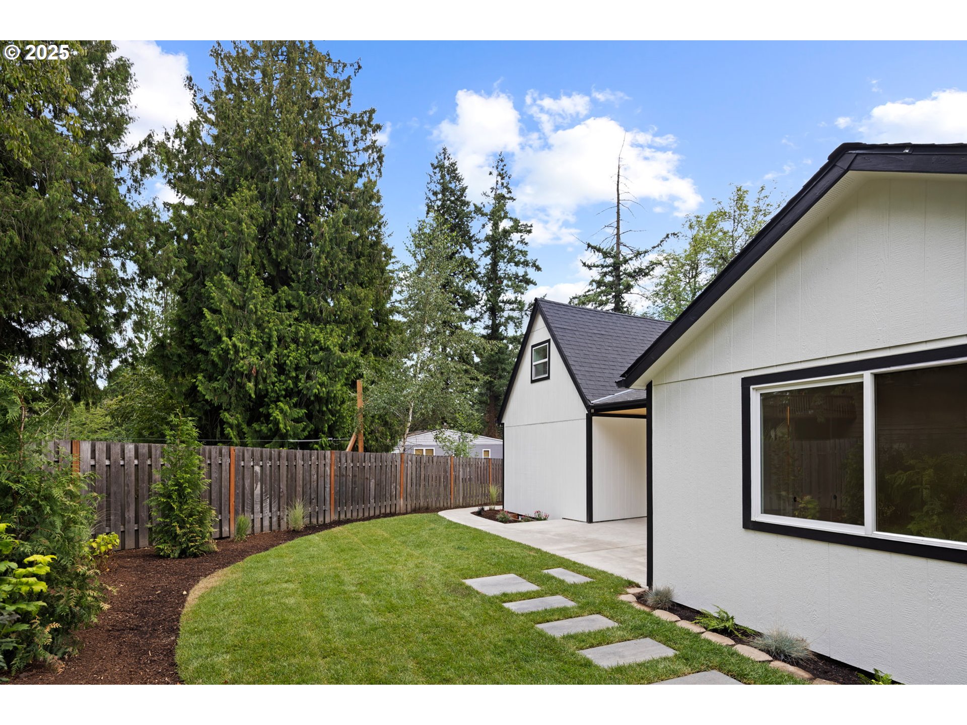 3825 Southwest Huber Street Portland, OR 97219 - Photo 38 of 48 Gallery Image 38