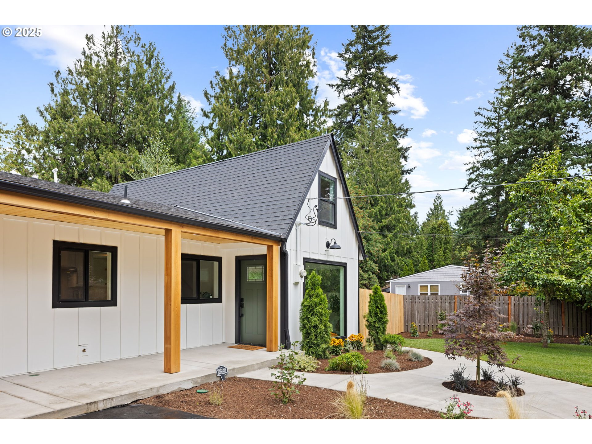 3825 Southwest Huber Street Portland, OR 97219 - Photo 4 of 48 Gallery Image 4