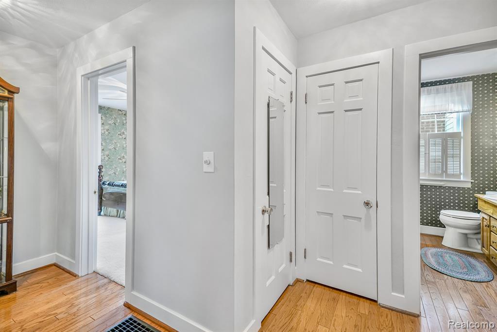 4304 Lapeer Road Burton, MI 48509 - Photo 17 of 49 Gallery Image 17