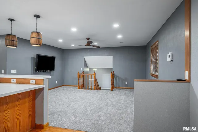 a view of a livingroom with furniture