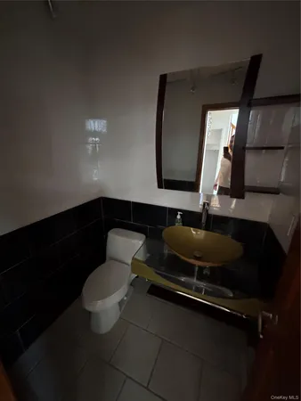 $8,500 | 31 Woodward Street, Roslyn Heights, NY 11577