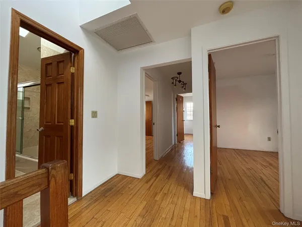 $8,500 | 31 Woodward Street, Roslyn Heights, NY 11577