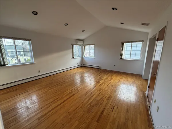 $8,500 | 31 Woodward Street, Roslyn Heights, NY 11577