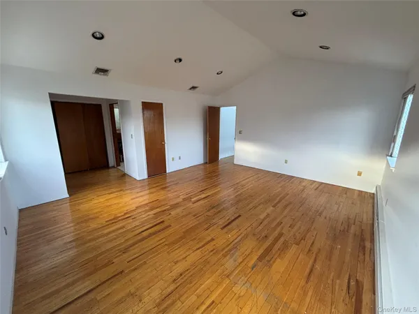 $8,500 | 31 Woodward Street, Roslyn Heights, NY 11577