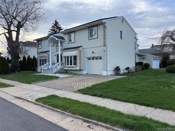 $8,500 | 31 Woodward Street, Roslyn Heights, NY 11577