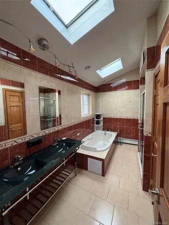 $8,500 | 31 Woodward Street, Roslyn Heights, NY 11577