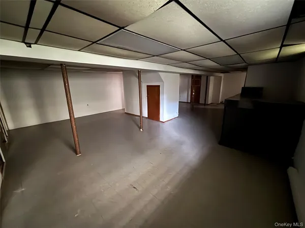 $8,500 | 31 Woodward Street, Roslyn Heights, NY 11577