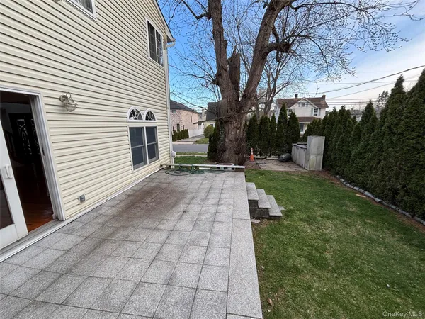 $8,500 | 31 Woodward Street, Roslyn Heights, NY 11577