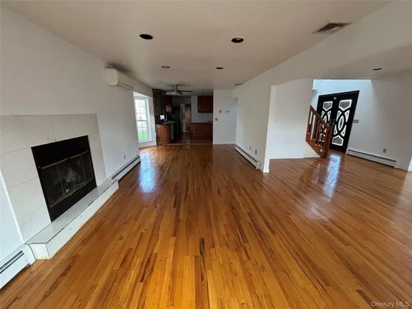 $8,500 | 31 Woodward Street, Roslyn Heights, NY 11577