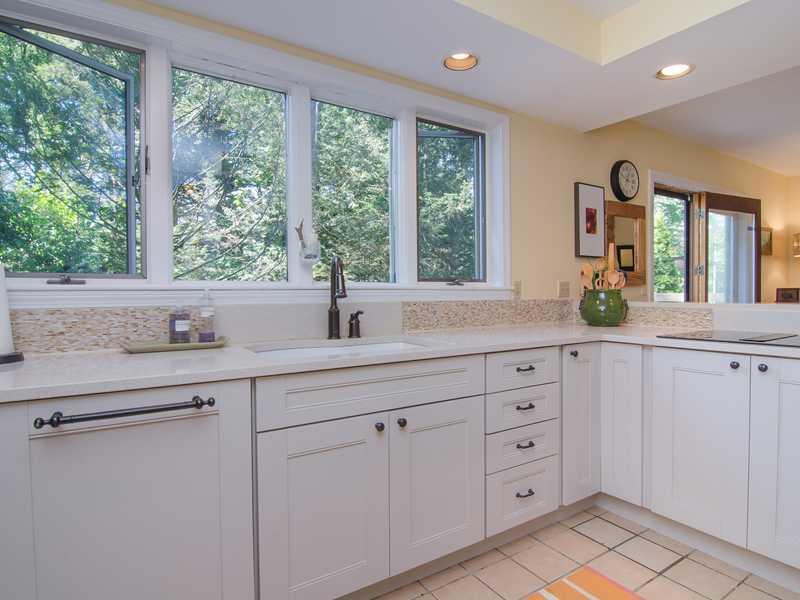 35 McAuley Road Cape Elizabeth, ME 04107 - Photo 12 of 34 Kitchen.