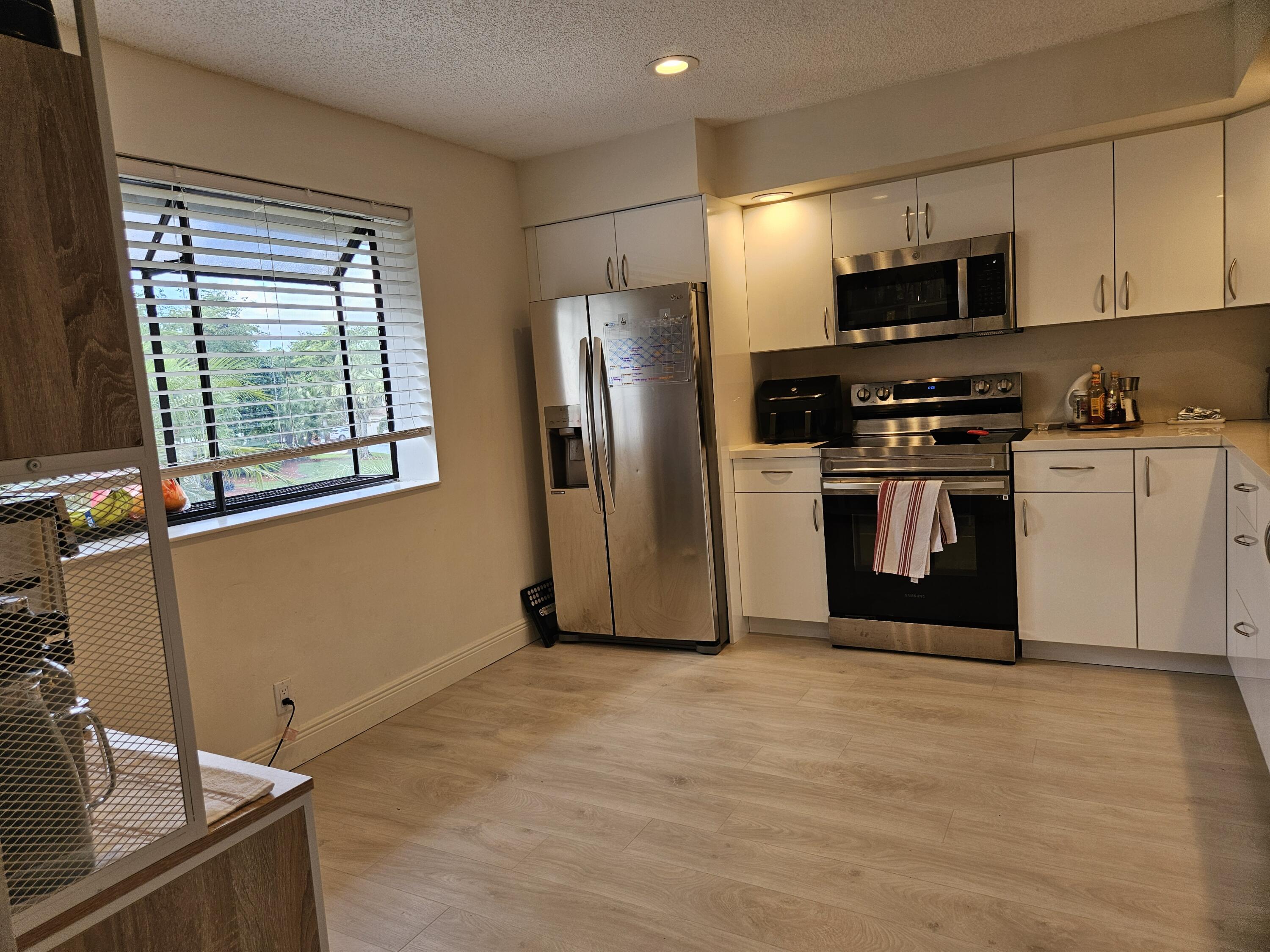 7976 La Mirada Drive Boca Raton, FL 33433 - Photo 3 of 20 LARGE ROOMY KITCHEN