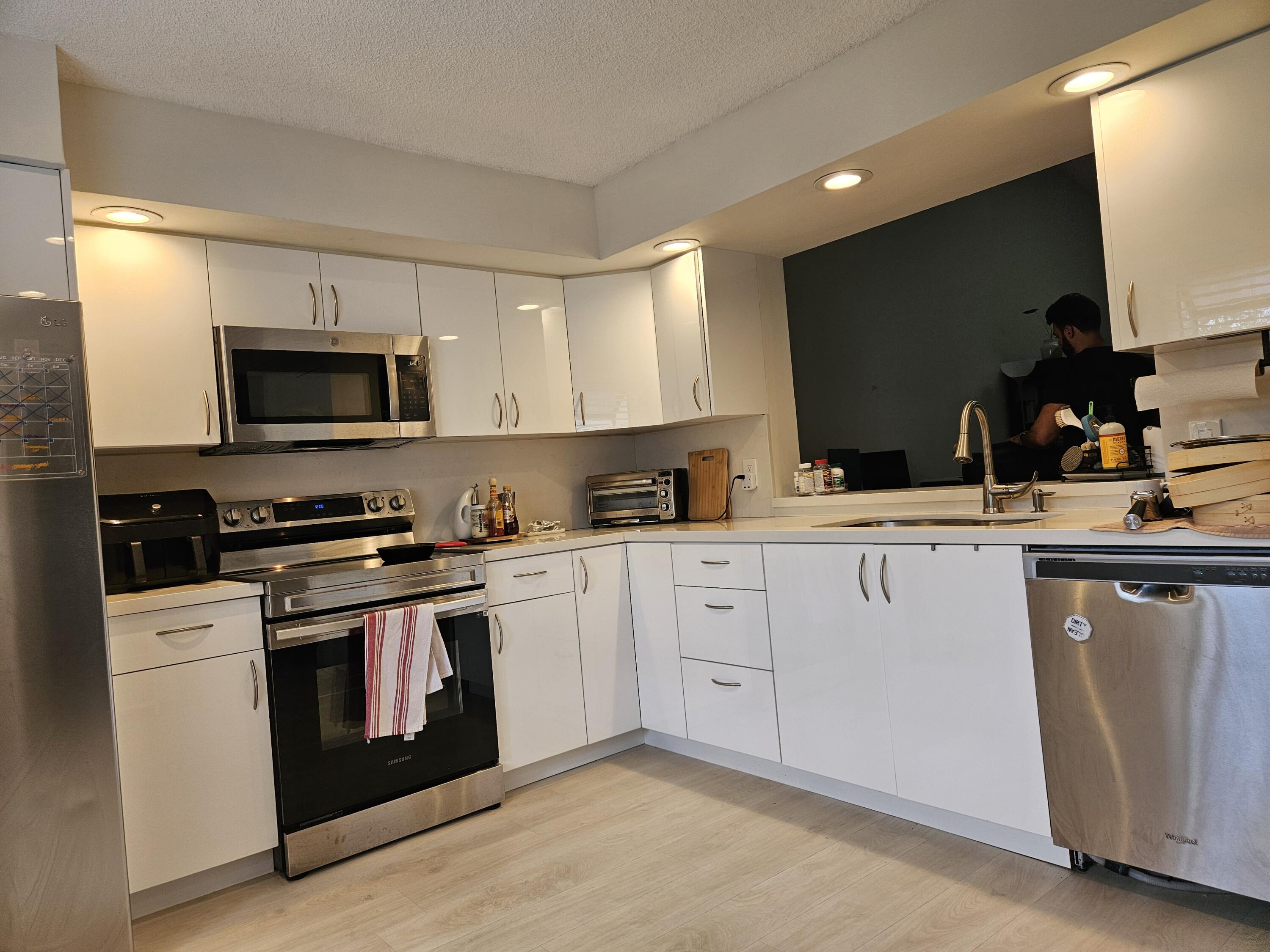 7976 La Mirada Drive Boca Raton, FL 33433 - Photo 4 of 20 SS APPLIANCES