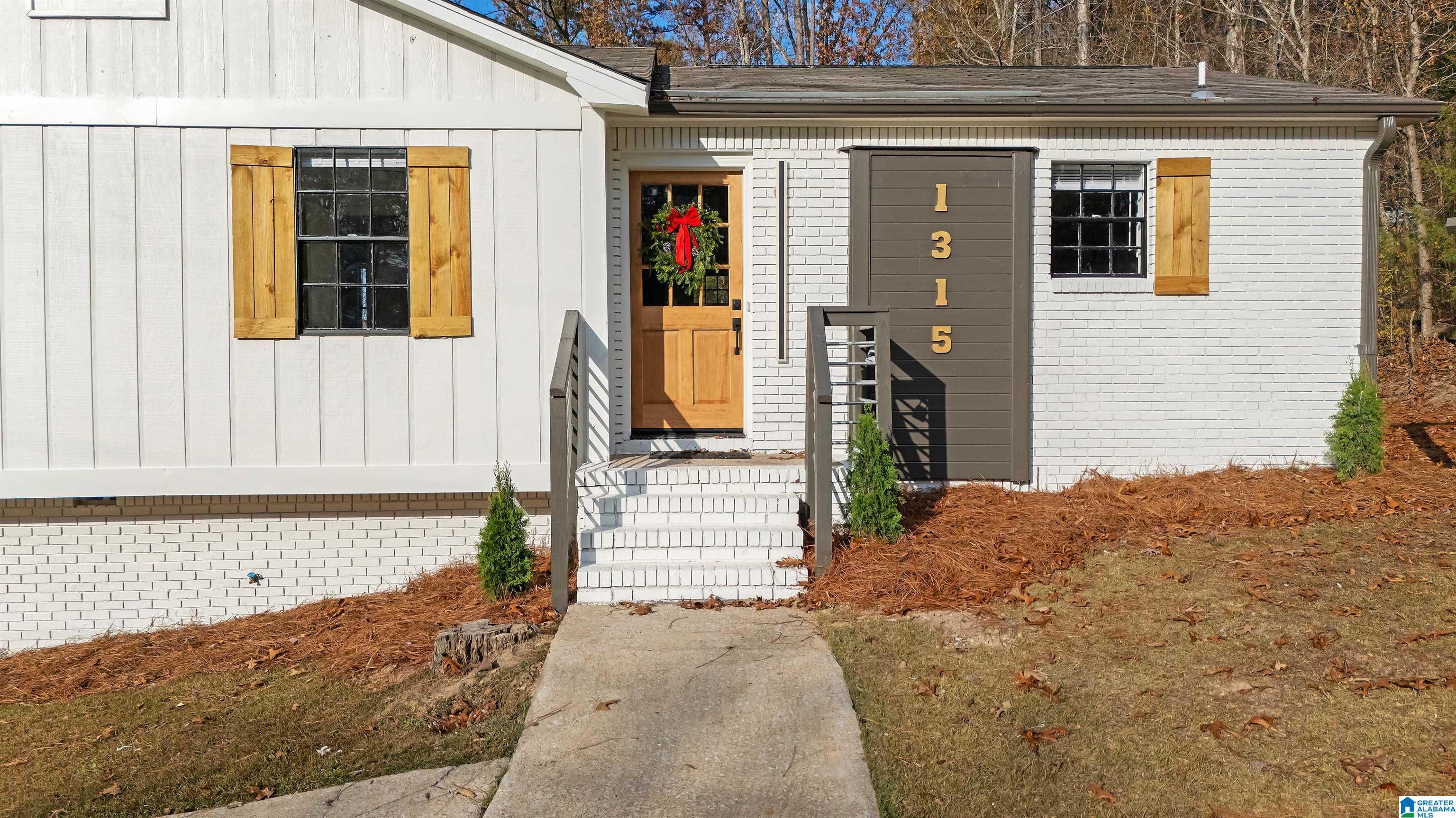 1315 Yellowleaf Circle Alabaster, AL 35114 - Photo 3 of 32