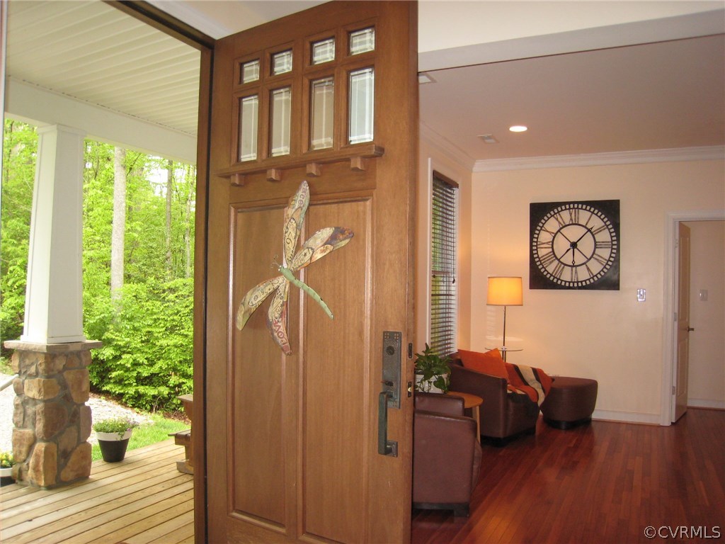 Enter your new home to see soaring ceilings, beaut