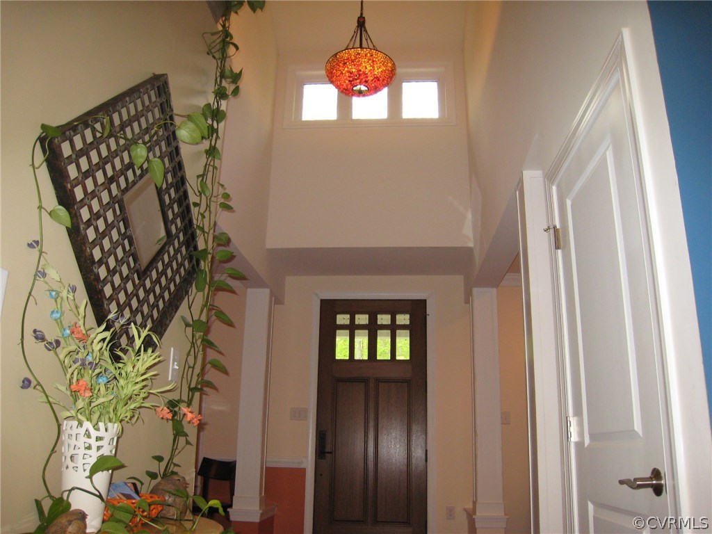 Transom window, vault, architectural interest. Sym