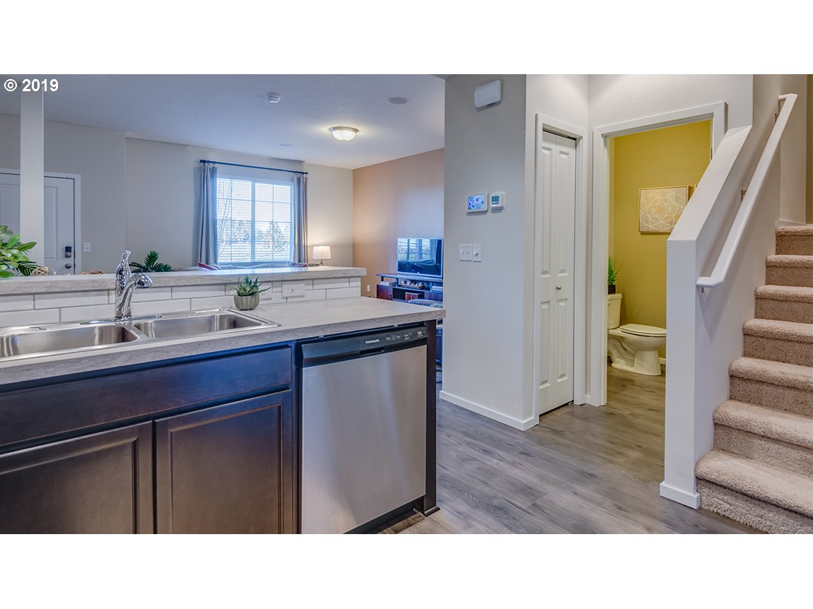 2176 Southeast Palmquist Road Gresham, OR 97080 - Photo 11 of 23 Gallery Image 11