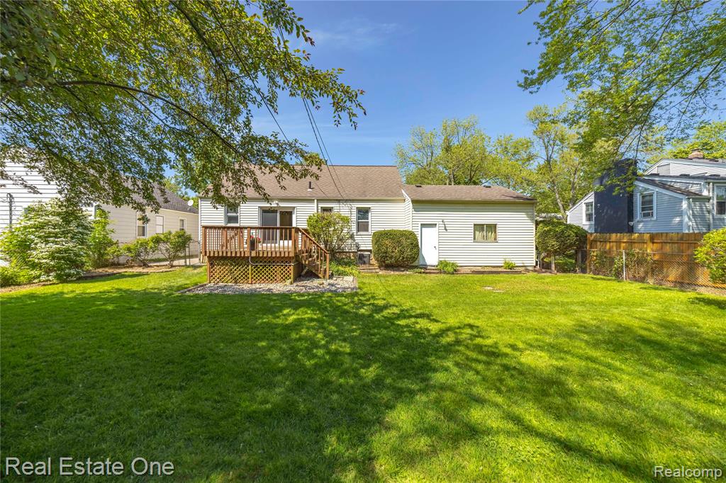 2209 Ridgemont Road Grosse Pointe Woods, MI 48236 - Photo 37 of 44