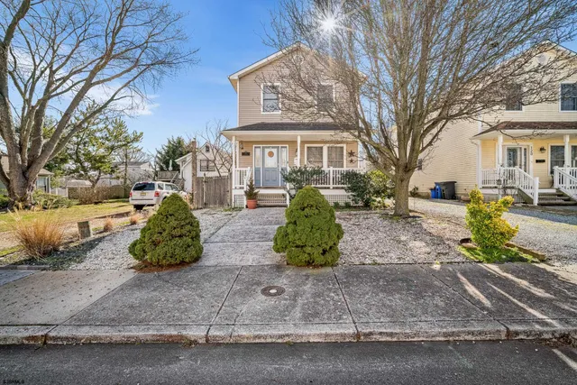 a view of a yard with a fountain