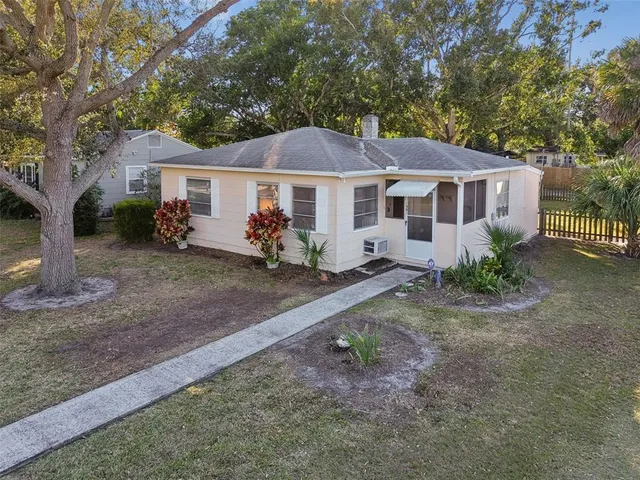 $299,000 | 1001 Hull Street South, Gulfport, FL 33707