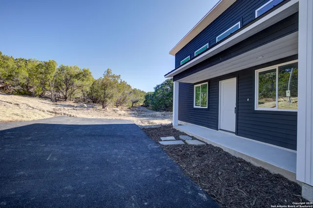 $1,800 | 252 Lexington Pass, Canyon Lake, TX 78133