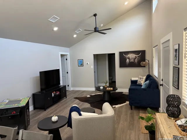 $1,800 | 252 Lexington Pass, Canyon Lake, TX 78133