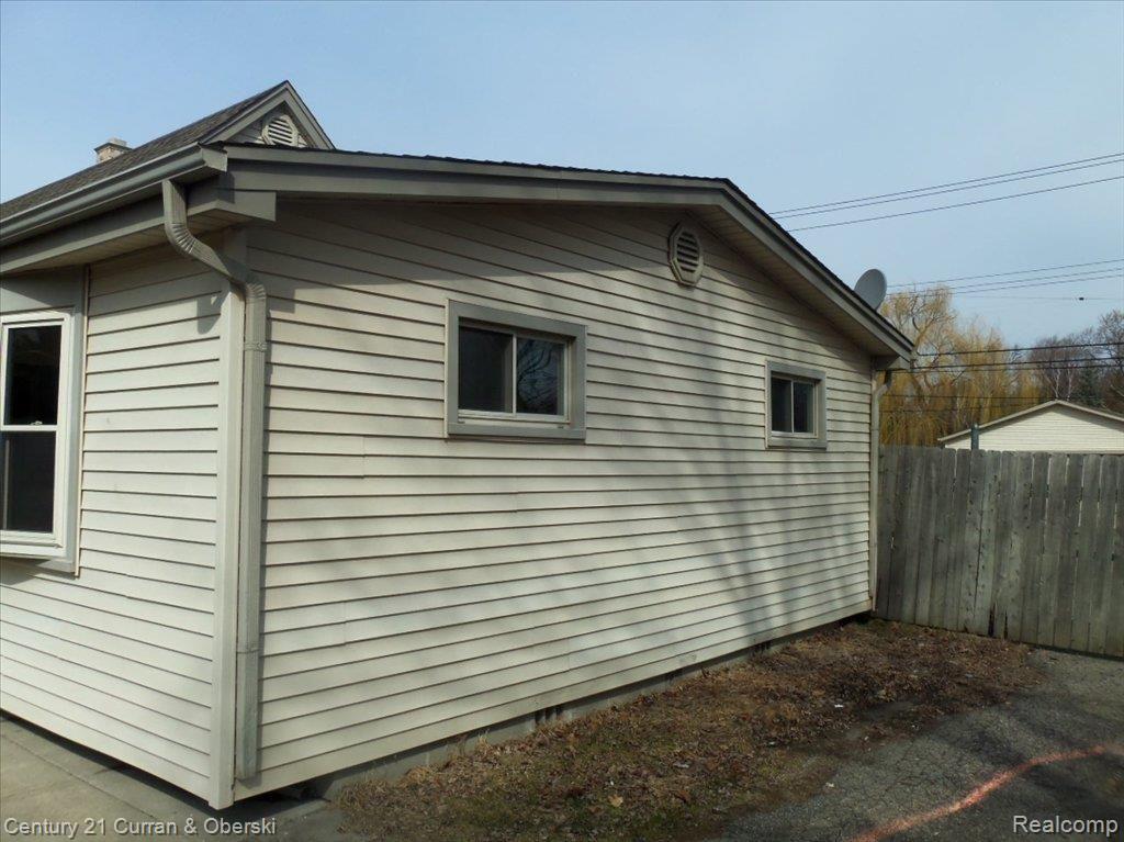 25428 Wick Road Taylor, MI 48180 - Photo 4 of 17 100_0664
