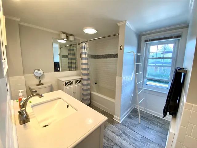 $5,000 | 8 Morton Avenue, Newport, RI 02840