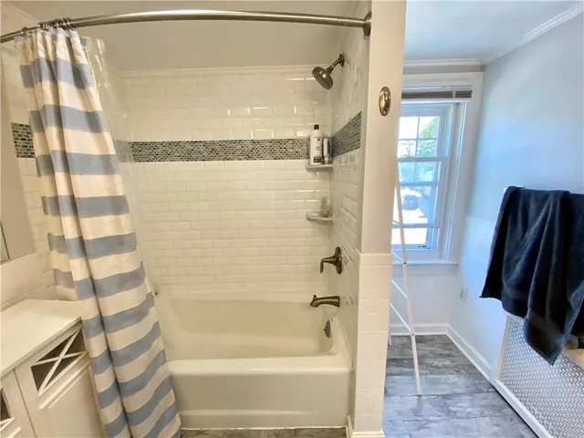 $5,000 | 8 Morton Avenue, Newport, RI 02840