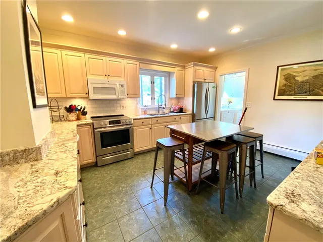 $5,000 | 8 Morton Avenue, Newport, RI 02840