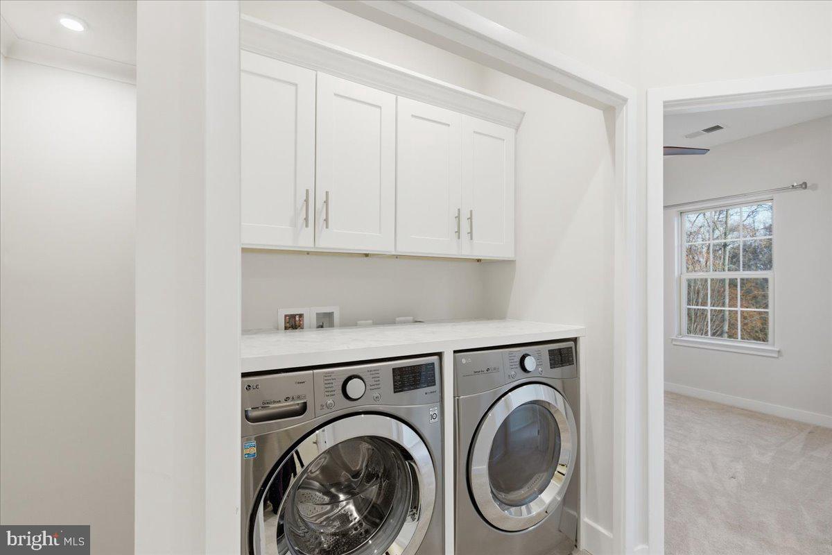 18060 Red Cedar Road Dumfries, VA 22026 - Photo 21 of 39 a utility room with dryer and washer