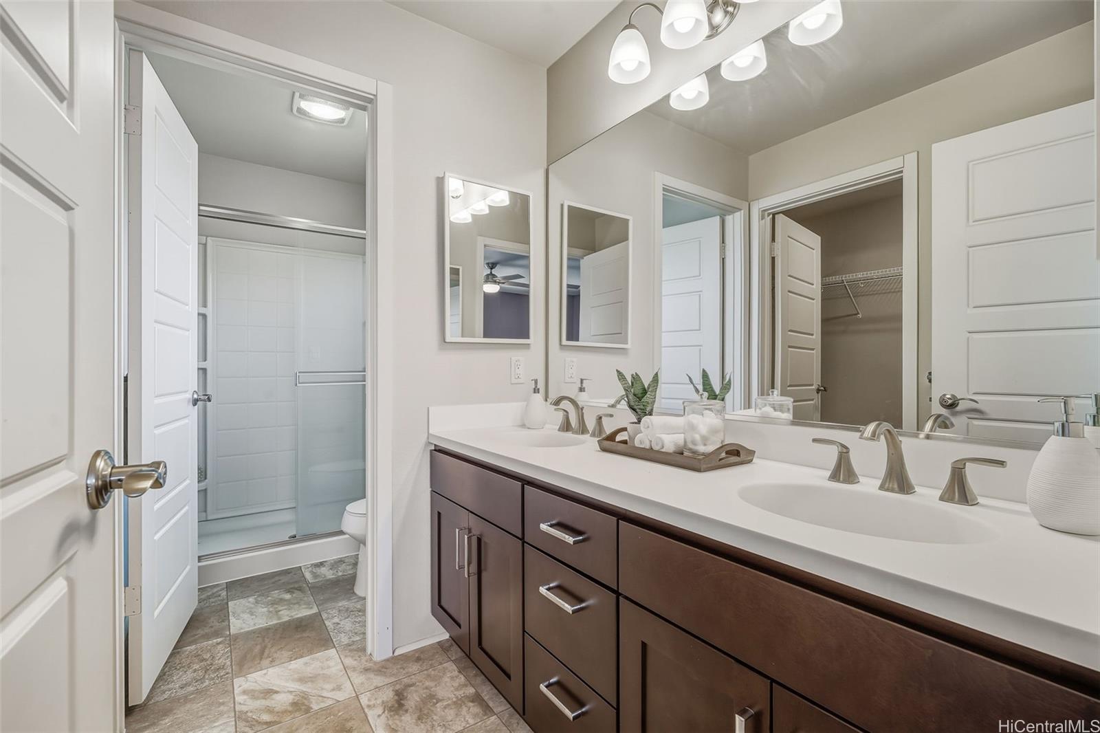 91-1003 Iliahialoe Loop Ewa Beach, HI 96706 - Photo 14 of 25 Primary Ensuite Bathroom