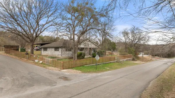 $1,800 | 2708 Cedarhill Street, Granbury, TX 76048